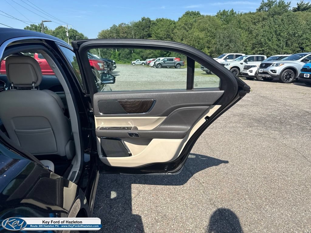 Used 2018 Lincoln Continental Premiere AWD/4WD image 37