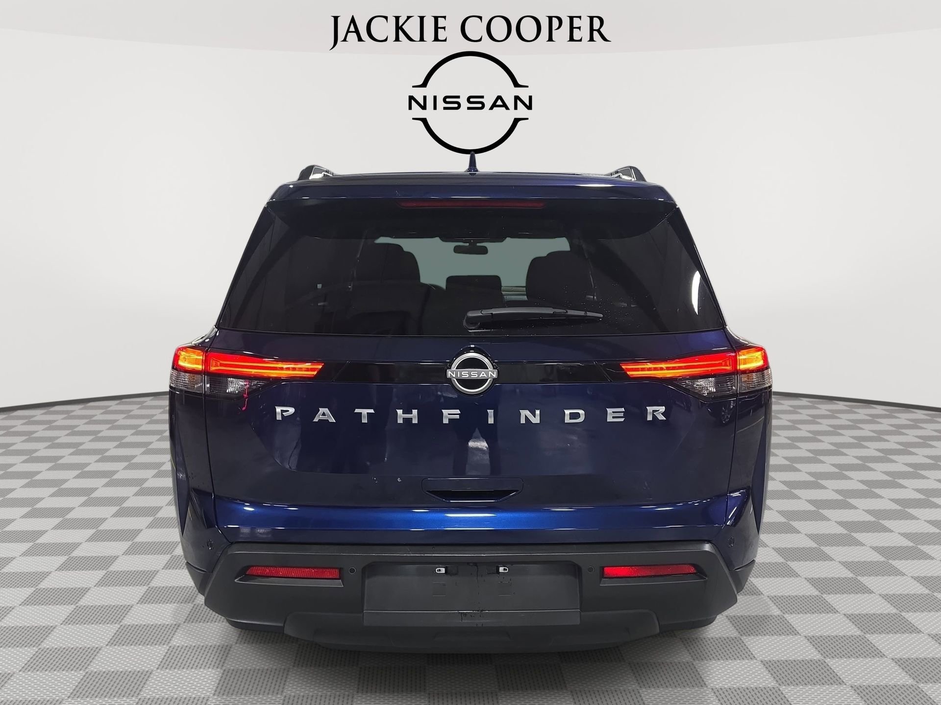 Used 2025 Nissan Pathfinder SV FWD image 6