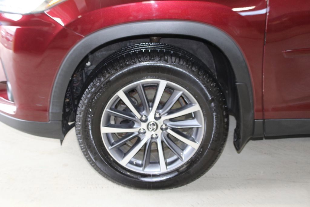 Used 2019 Toyota Highlander XLE image 5