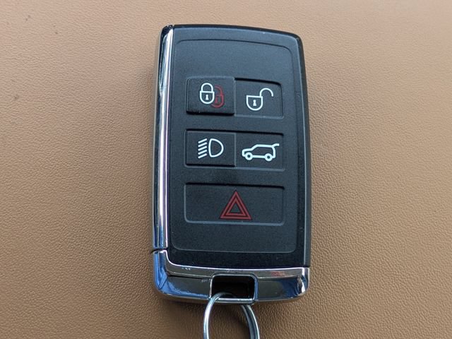 Used 2024 Land Rover Defender 110 SE AWD/4WD image 29