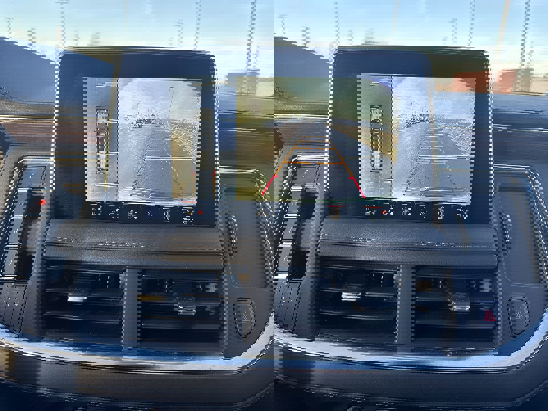 Used 2024 Chevrolet Suburban High Country w/ Advanced Technology Package image 17