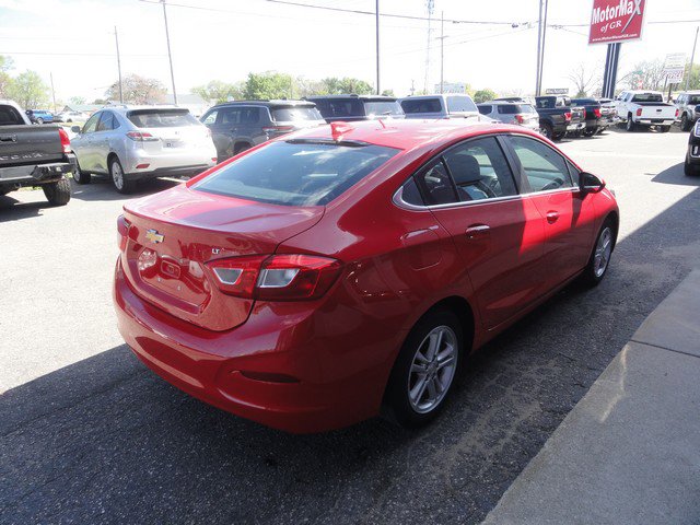 Used 2017 Chevrolet Cruze LT w/ Convenience Package FWD image 5