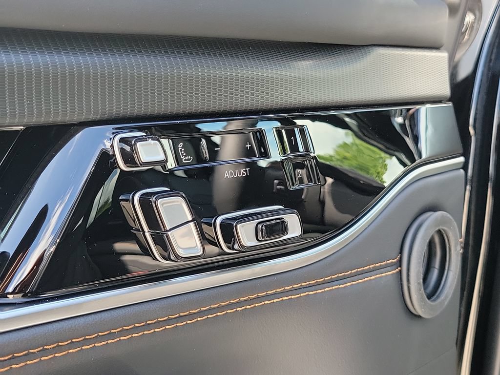 New 2026 Jeep Grand Wagoneer Summit AWD/4WD image 16