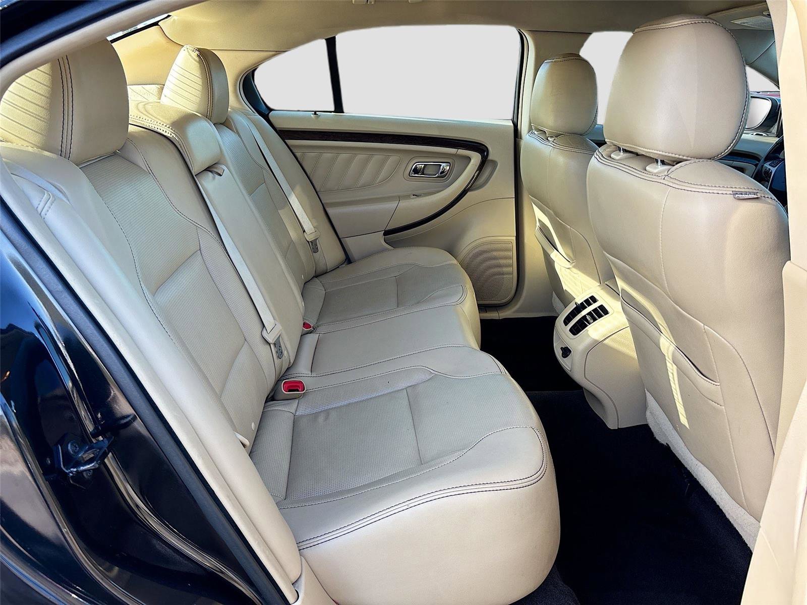 Used 2015 Ford Taurus Limited image 26