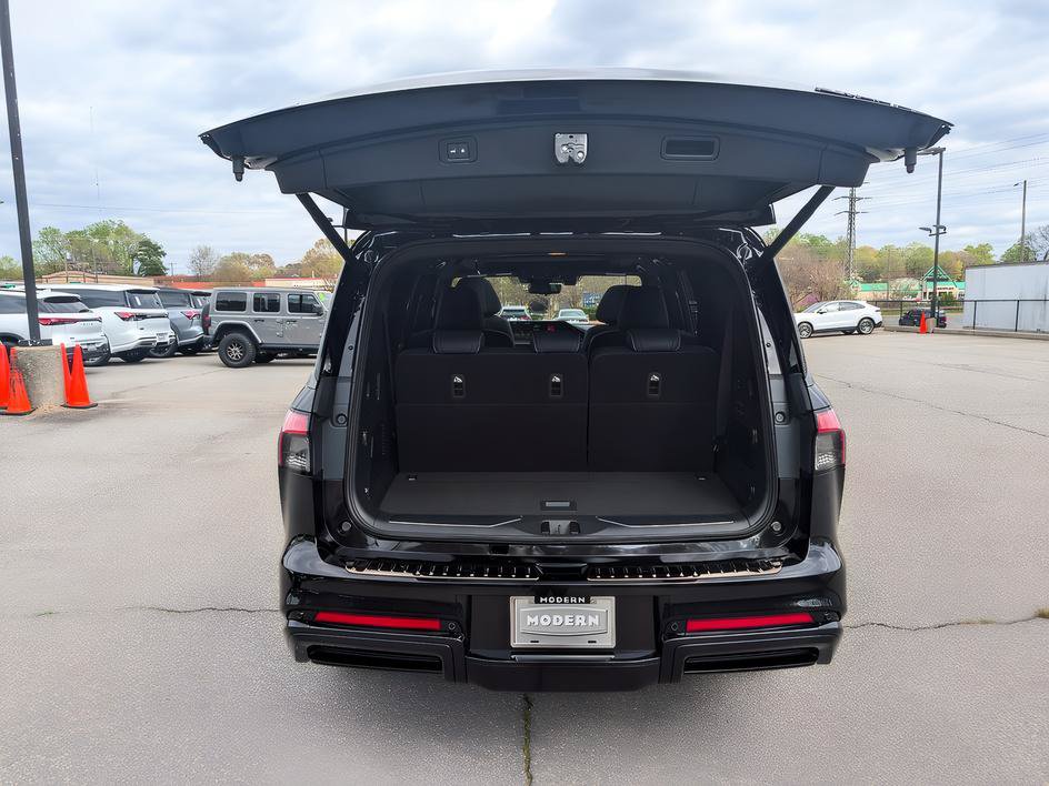 Certified 2026 INFINITI QX80 4WD w/ Sport Exterior Package image 23