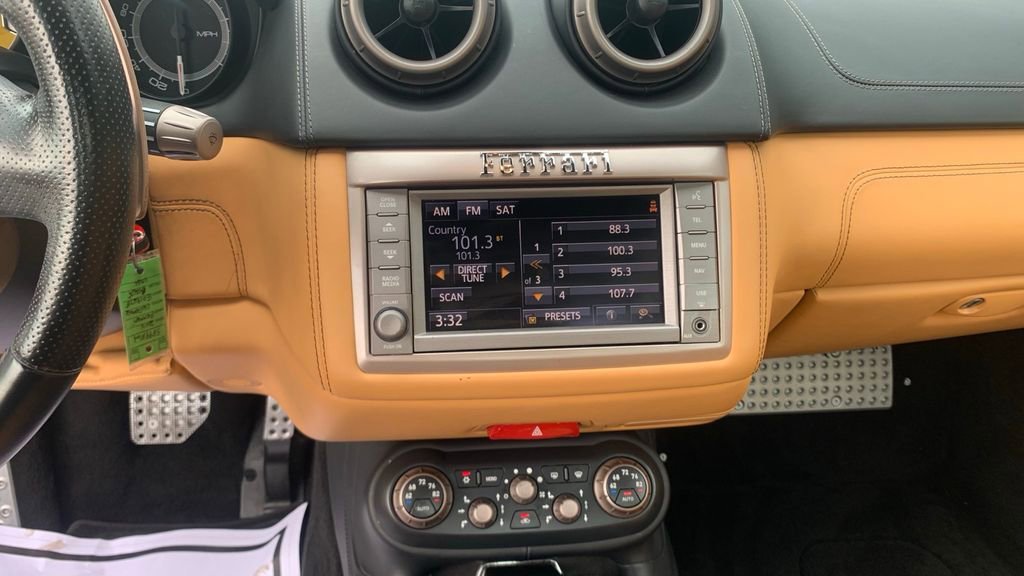 Used 2014 Ferrari California image 19