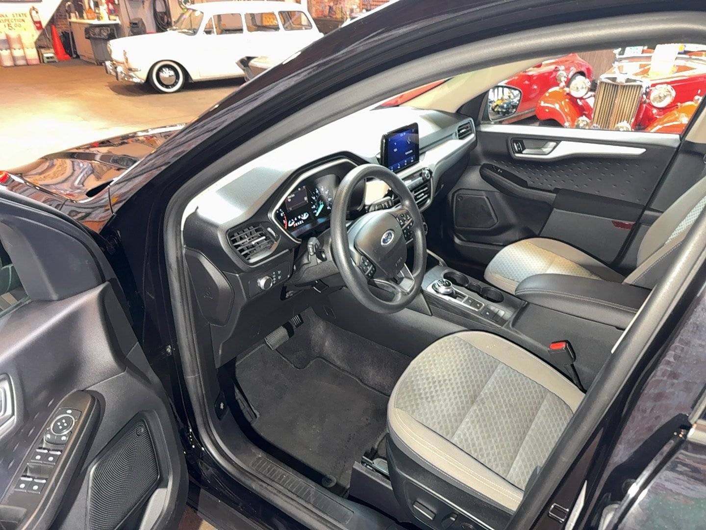 Used 2020 Ford Escape SE FWD image 11