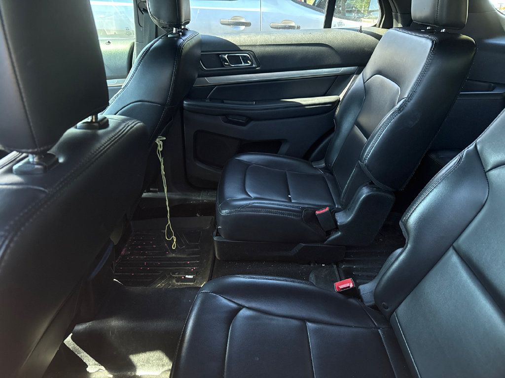 Used 2019 Ford Explorer XLT w/ Equipment Group 202A AWD/4WD image 12