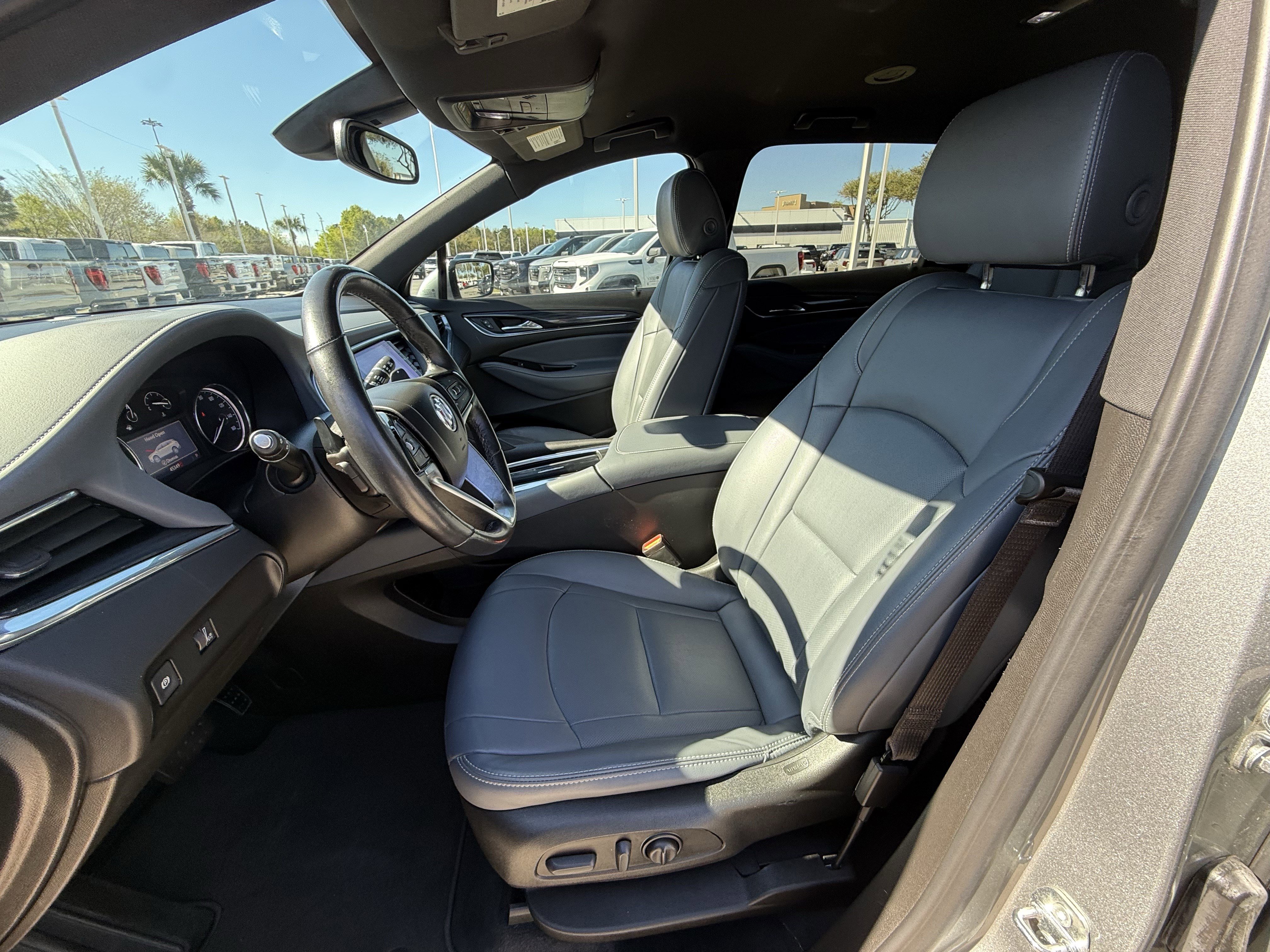 Used 2023 Buick Enclave Essence w/ Sport Touring Edition image 27