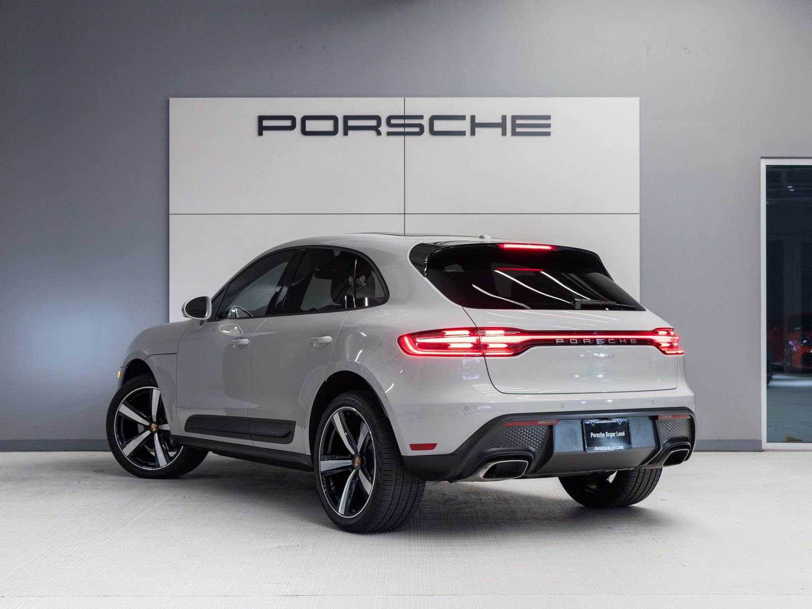 Certified 2026 Porsche Macan image 3