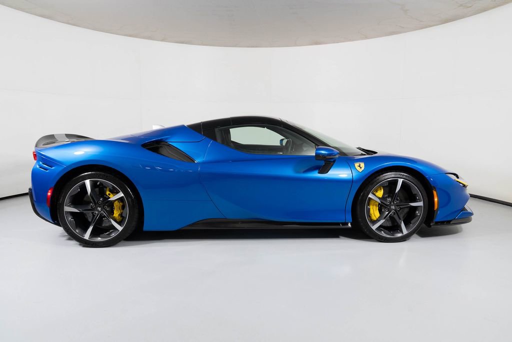 Used 2022 Ferrari SF90 Spider image 21