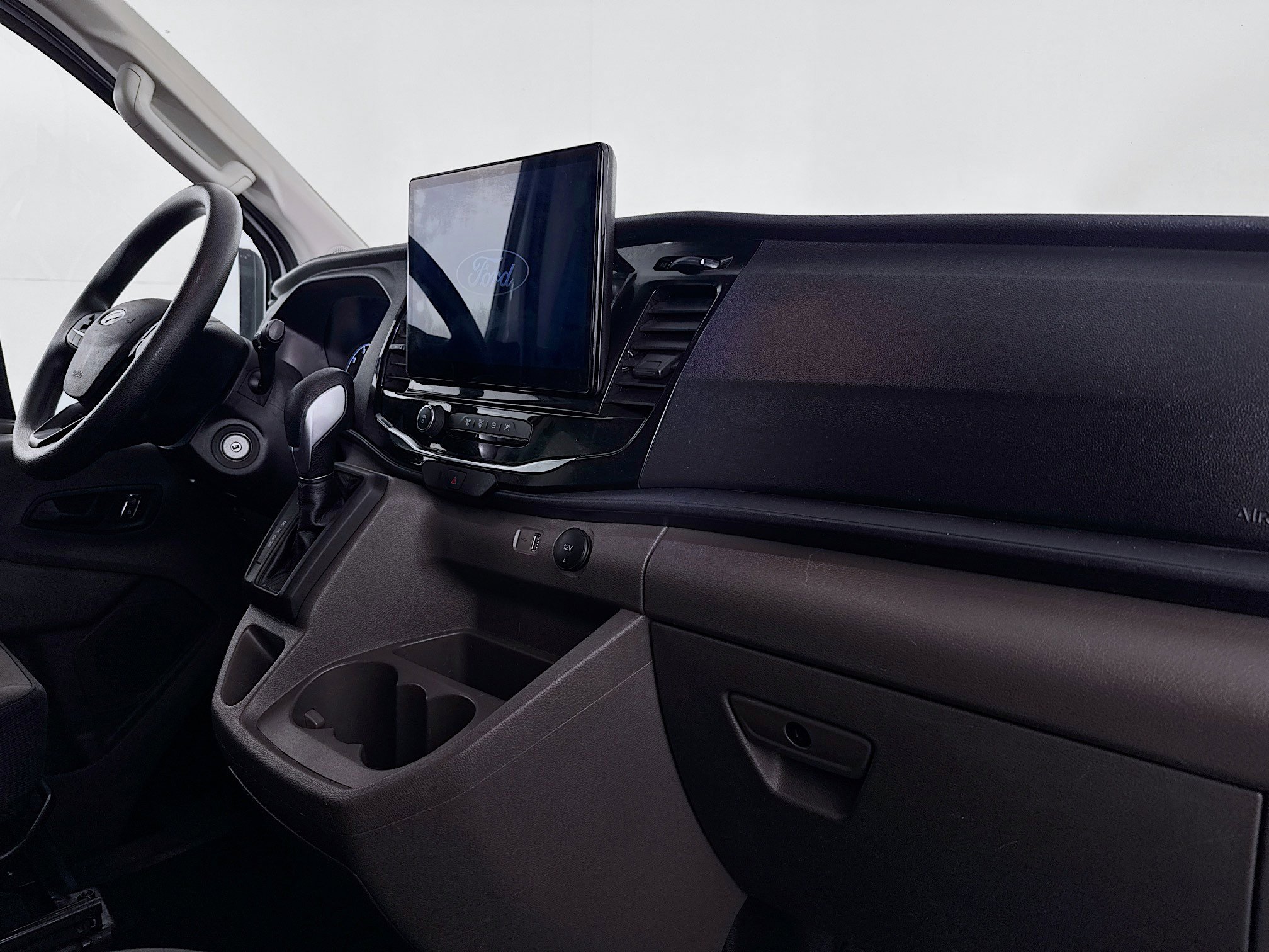 Used 2023 Ford Transit 350 XLT image 25