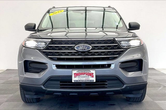 Used 2023 Ford Explorer XLT AWD/4WD image 2