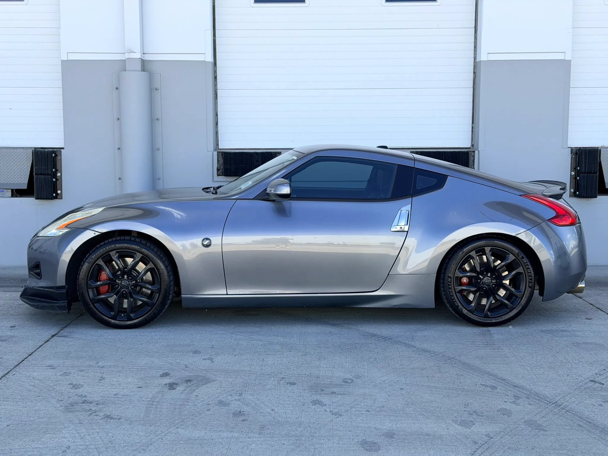 Used 2011 Nissan 370Z Touring w/ Sport Pkg RWD image 2