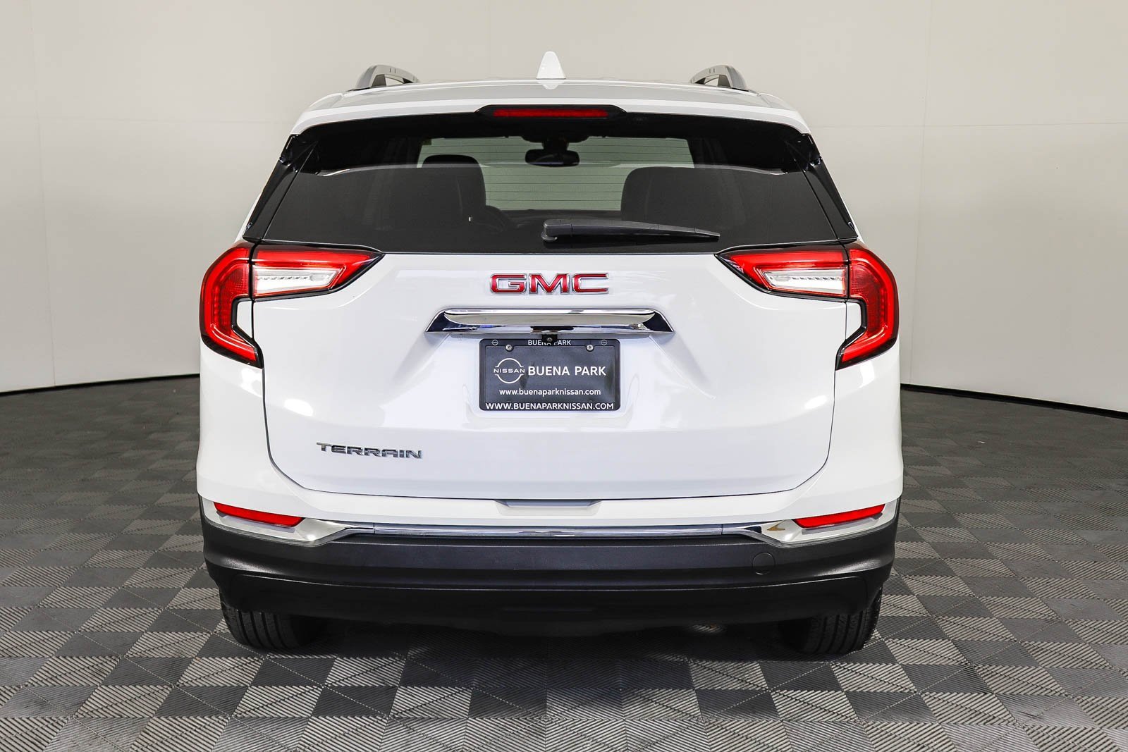 Used 2024 GMC Terrain SLT image 7