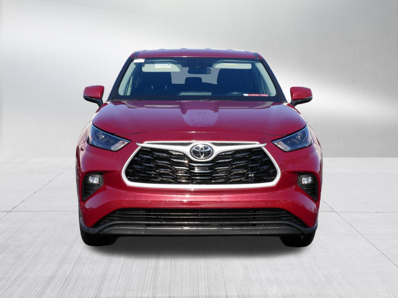 Certified 2024 Toyota Highlander LE AWD/4WD image 2