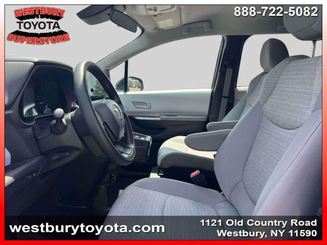 Used 2025 Toyota Sienna LE FWD image 19