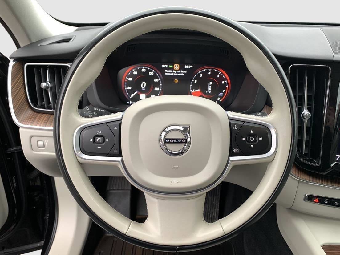 Used 2021 Volvo XC60 T6 Momentum w/ Premium Package image 15