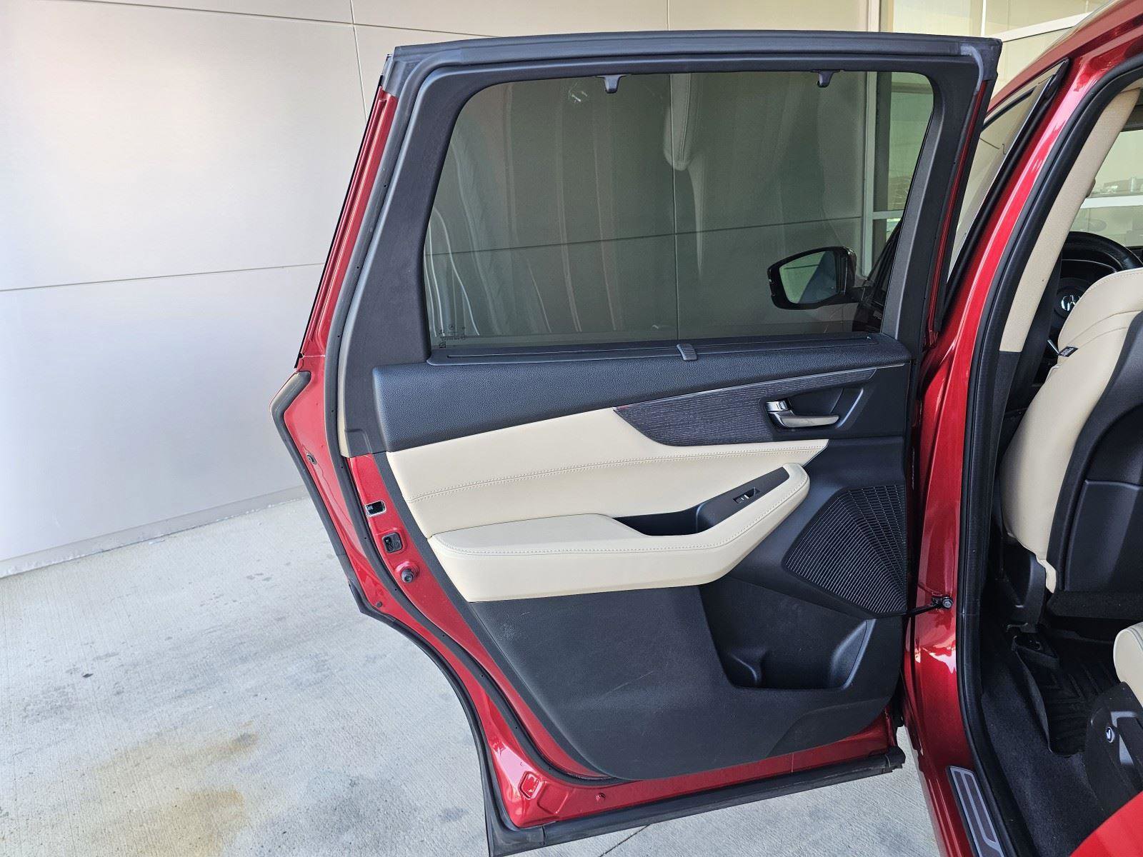 Used 2023 Acura MDX SH-AWD w/ Advance Package image 16