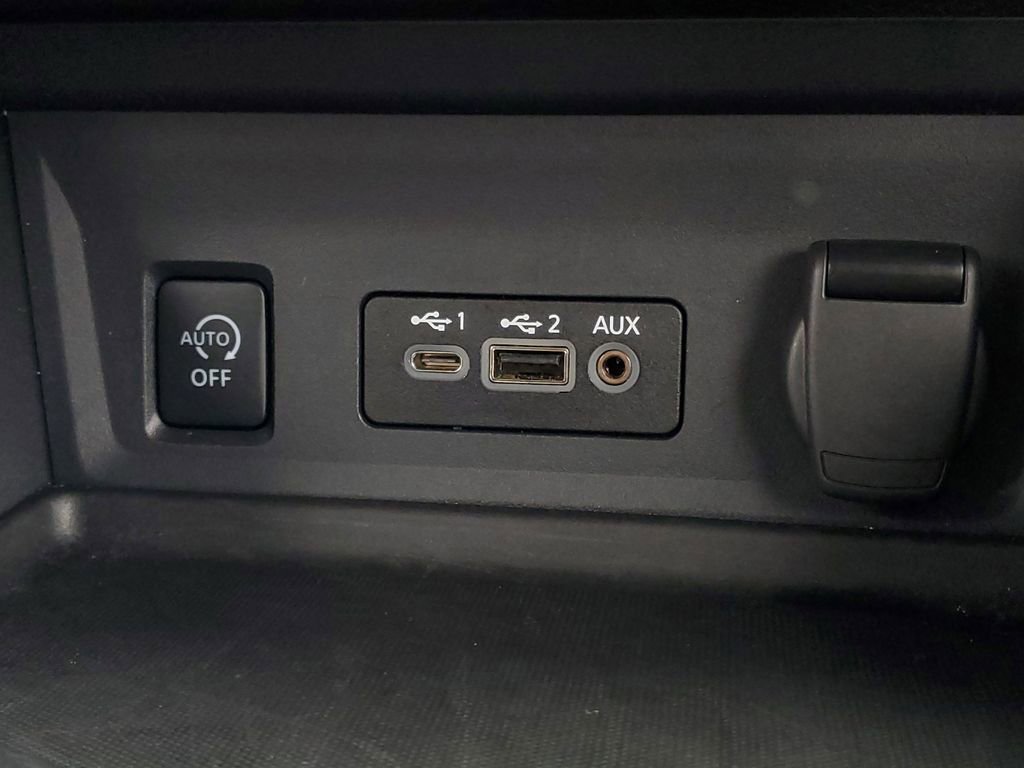 Used 2025 Nissan Sentra SV image 25