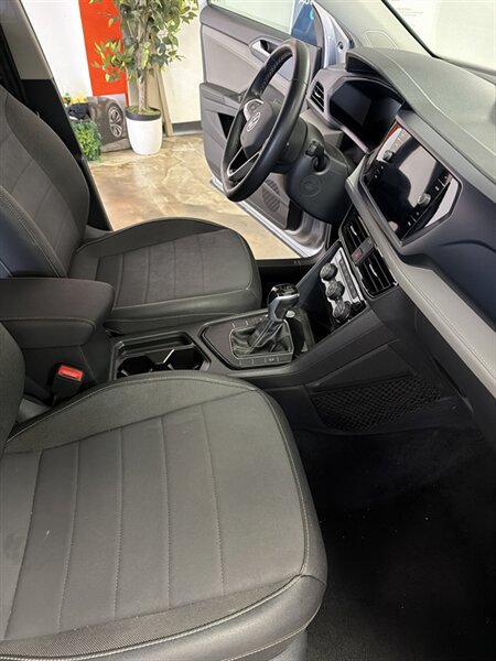 Used 2024 Volkswagen Taos SE FWD image 21