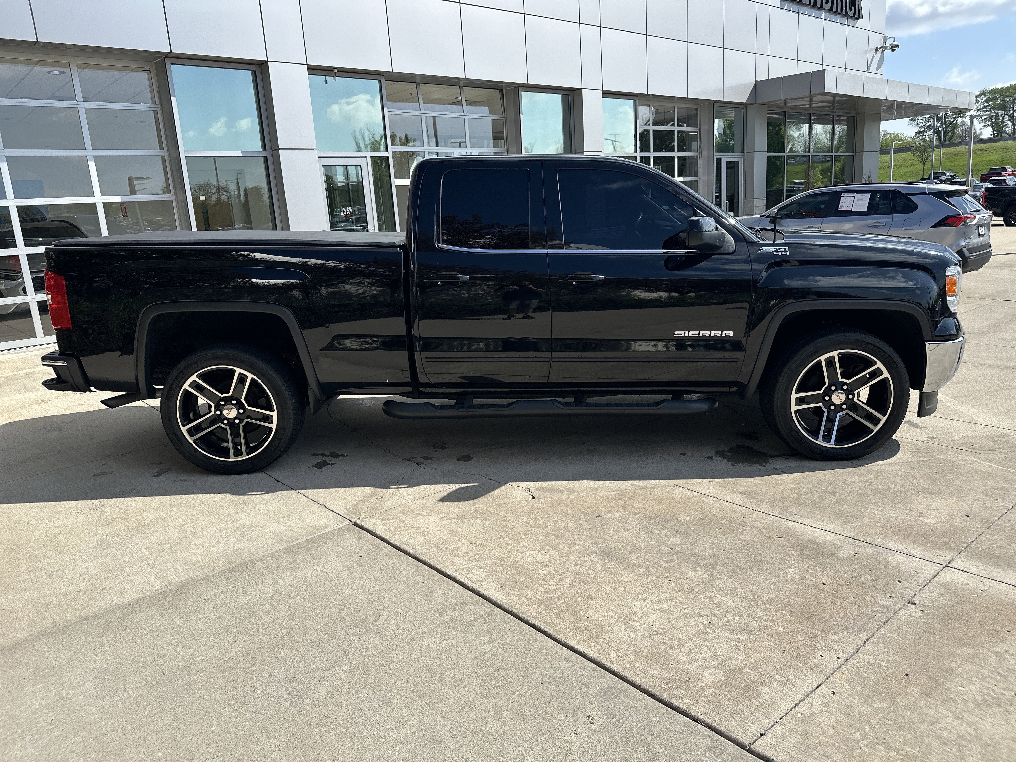 Used 2015 GMC Sierra 1500 SLE w/ Carbon-22 Edition image 9