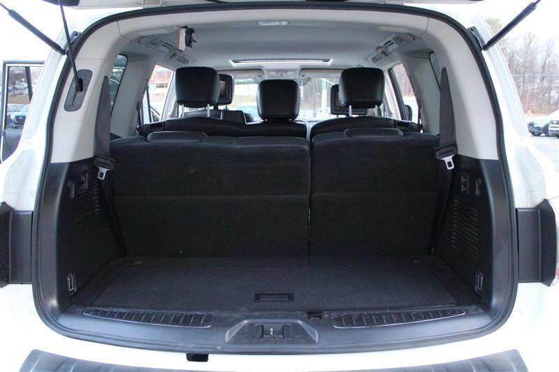 Used 2018 Nissan Armada Platinum w/ Interior Lighting Package image 32