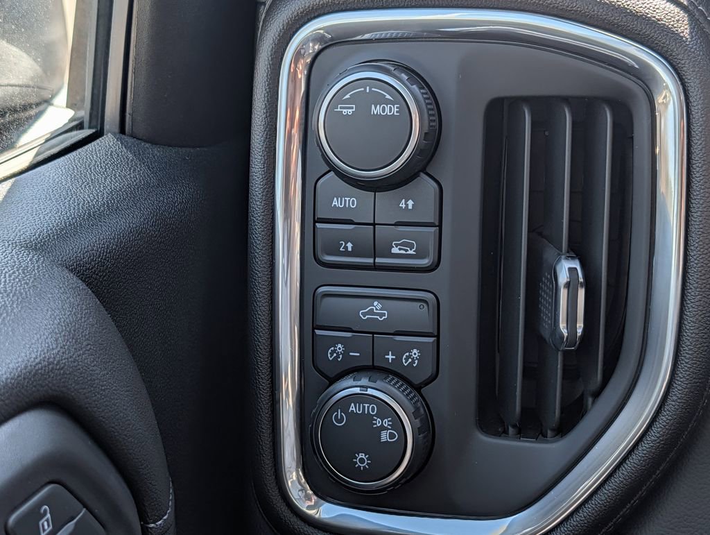 Used 2021 Chevrolet Silverado 1500 LT AWD/4WD image 36