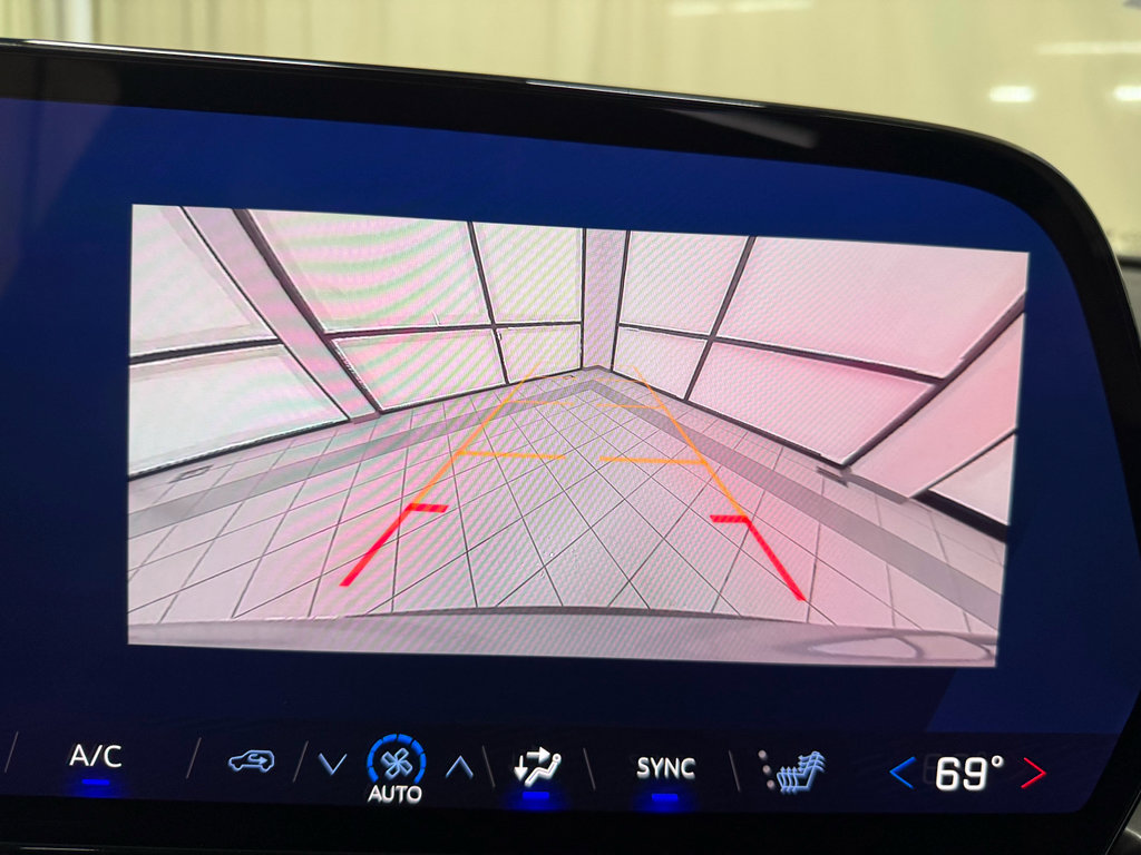 Certified 2025 Chevrolet Traverse LT w/ Sun and Wheel Package image 37