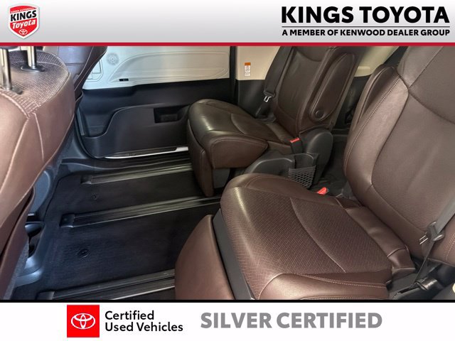 Used 2022 Toyota Sienna Platinum FWD image 19