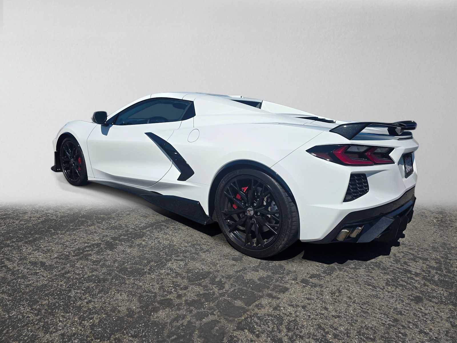 Used 2024 Chevrolet Corvette Stingray Premium Conv w/ Z51 Performance Package RWD image 3