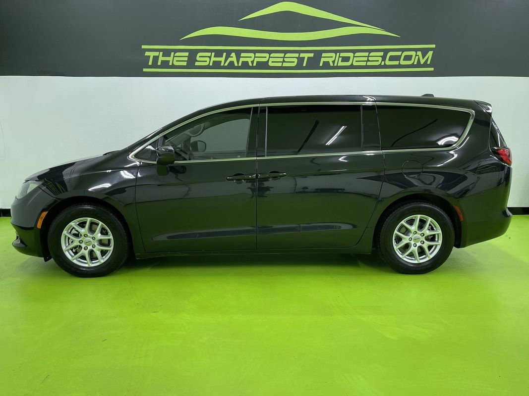 Used 2022 Chrysler Voyager LX image 6