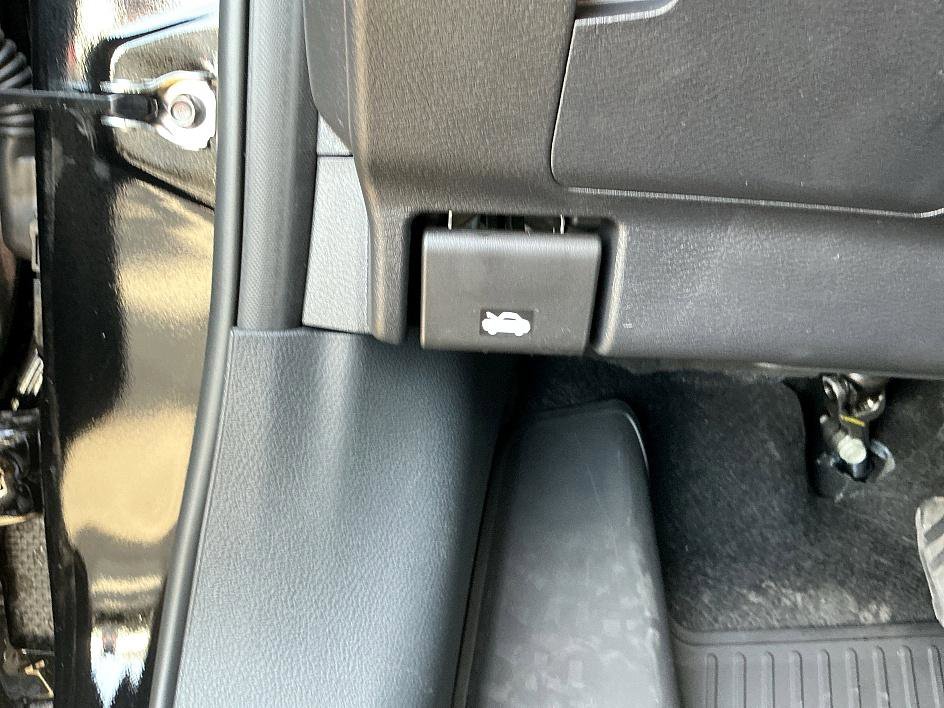 New 2026 Nissan Kicks SR image 14