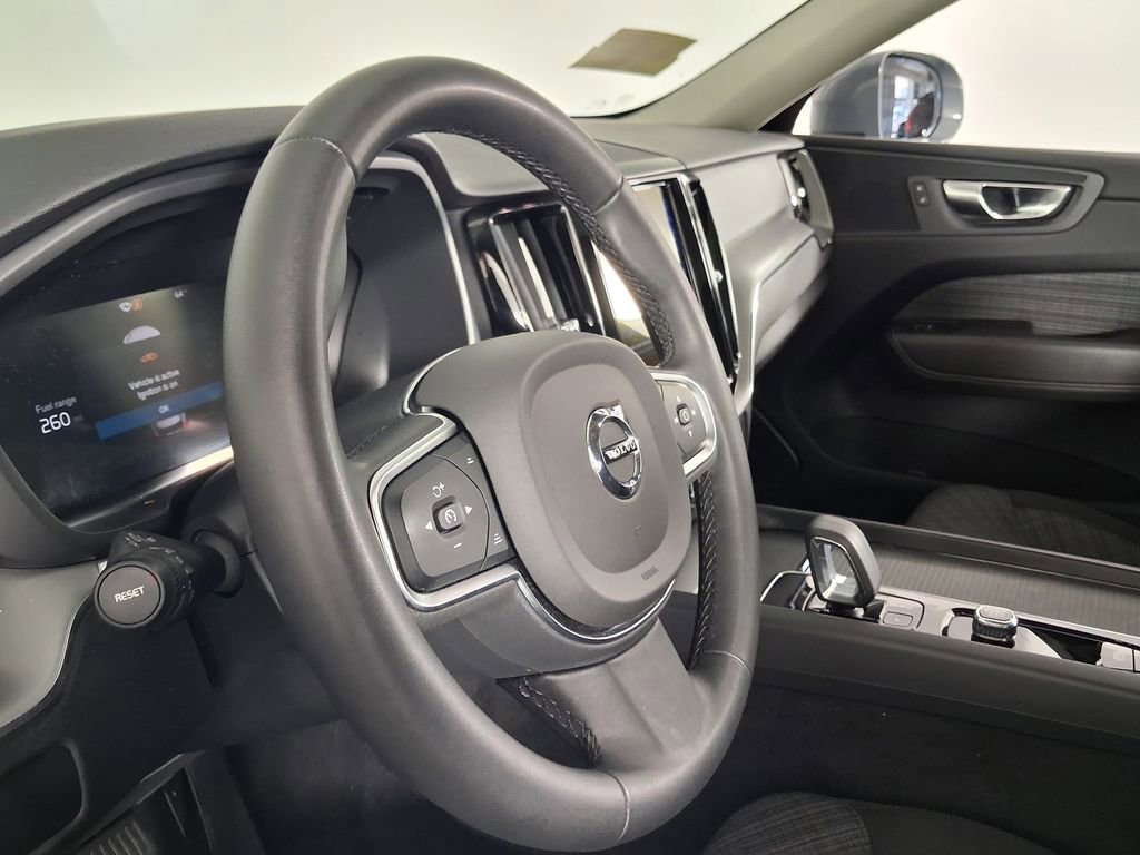 Certified 2023 Volvo XC60 B5 Core AWD/4WD image 20