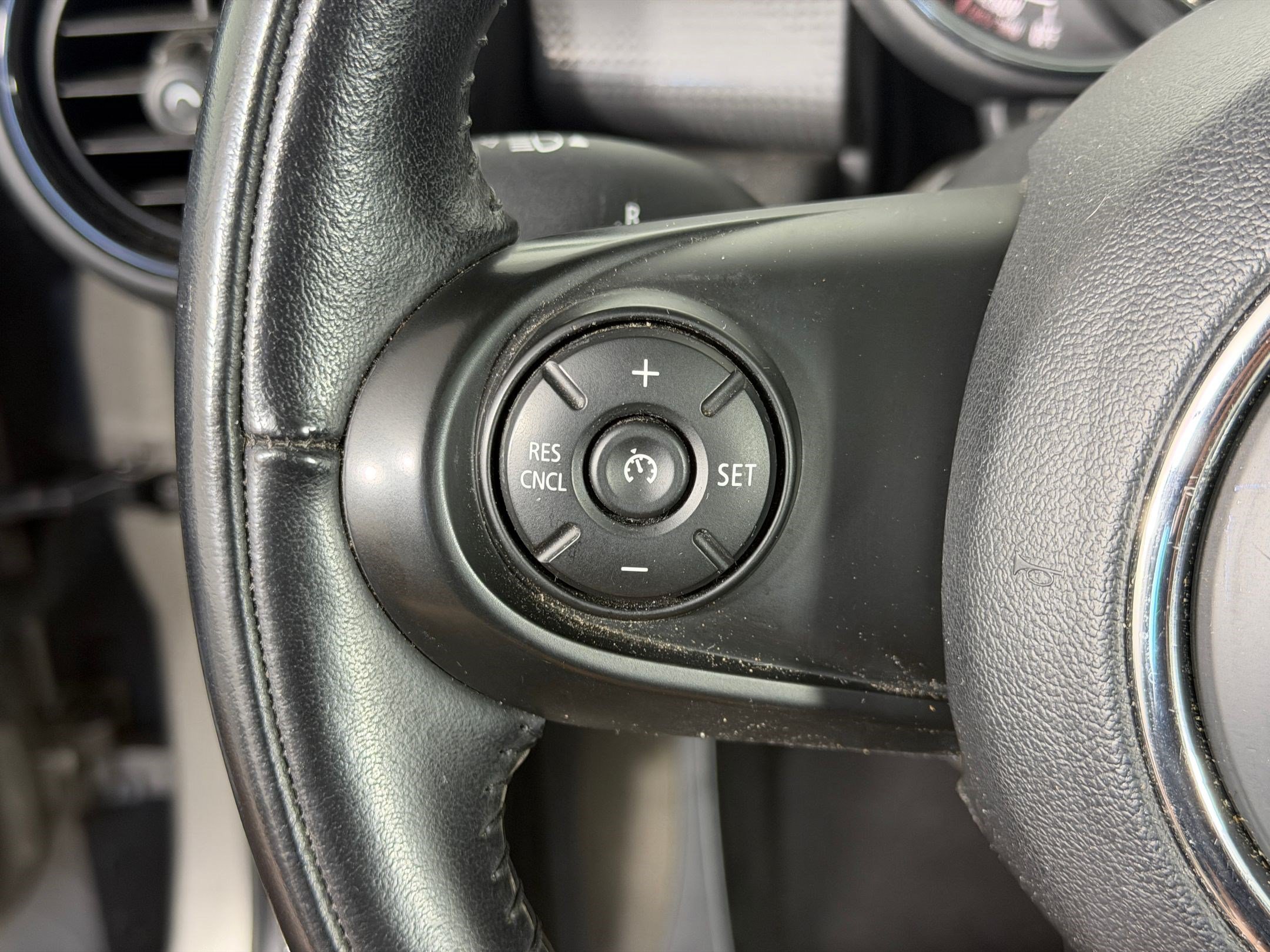 Used 2018 MINI Cooper 4-Door Hardtop FWD image 15