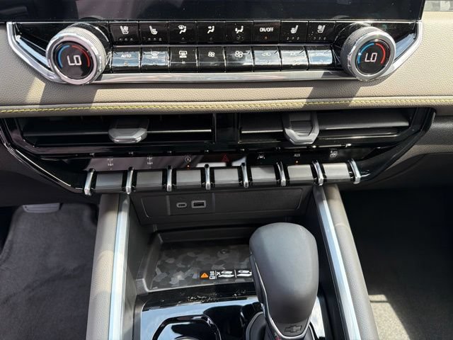 New 2026 Chevrolet Colorado ZR2 w/ Technology Package AWD/4WD image 24