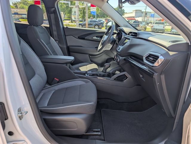 Used 2023 Chevrolet TrailBlazer LT FWD image 12