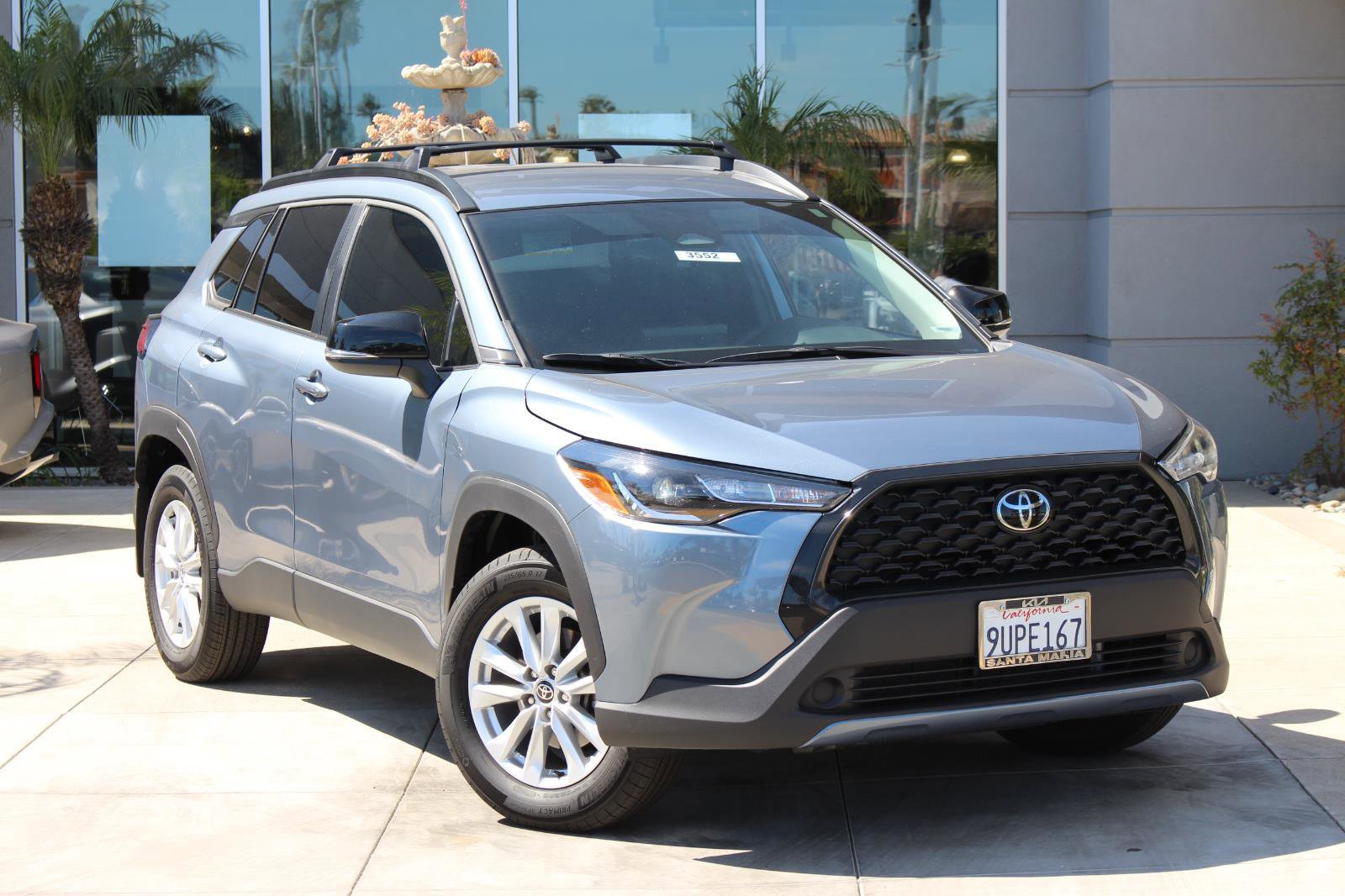 Used 2025 Toyota Corolla Cross LE image 1