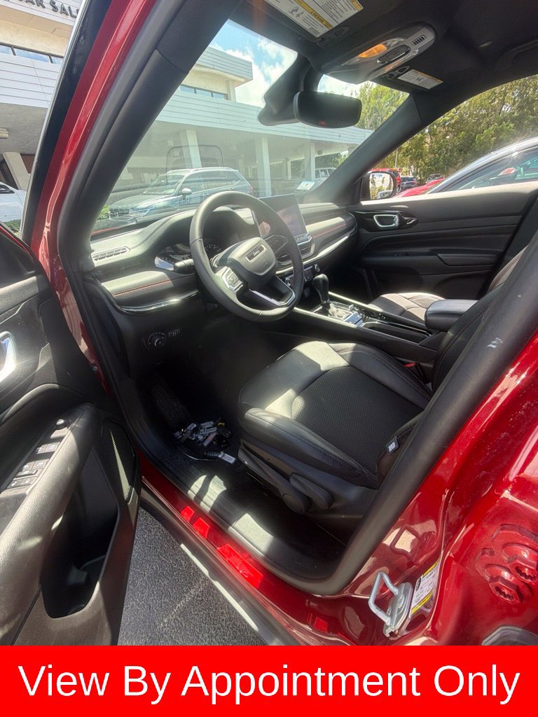 Used 2025 Jeep Compass Trailhawk AWD/4WD image 5