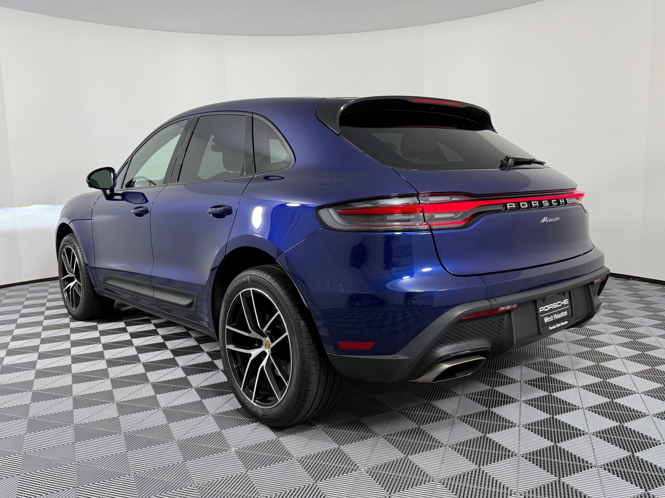 New 2025 Porsche Macan image 3