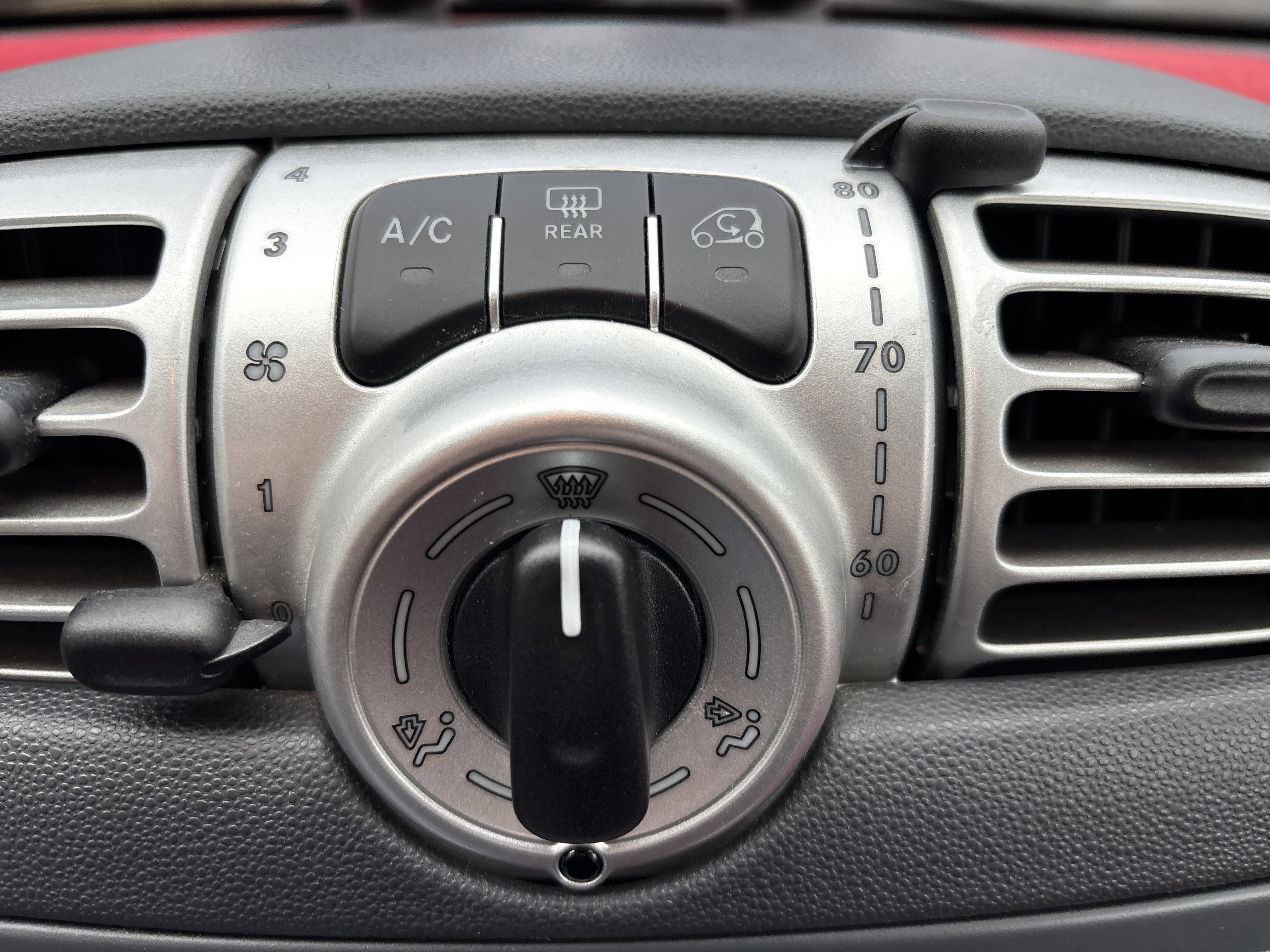 Used 2009 smart fortwo passion image 25