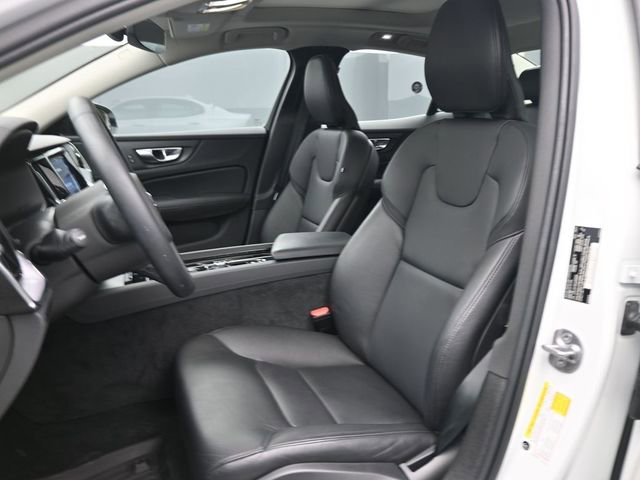Used 2025 Volvo S60 B5 Core image 9