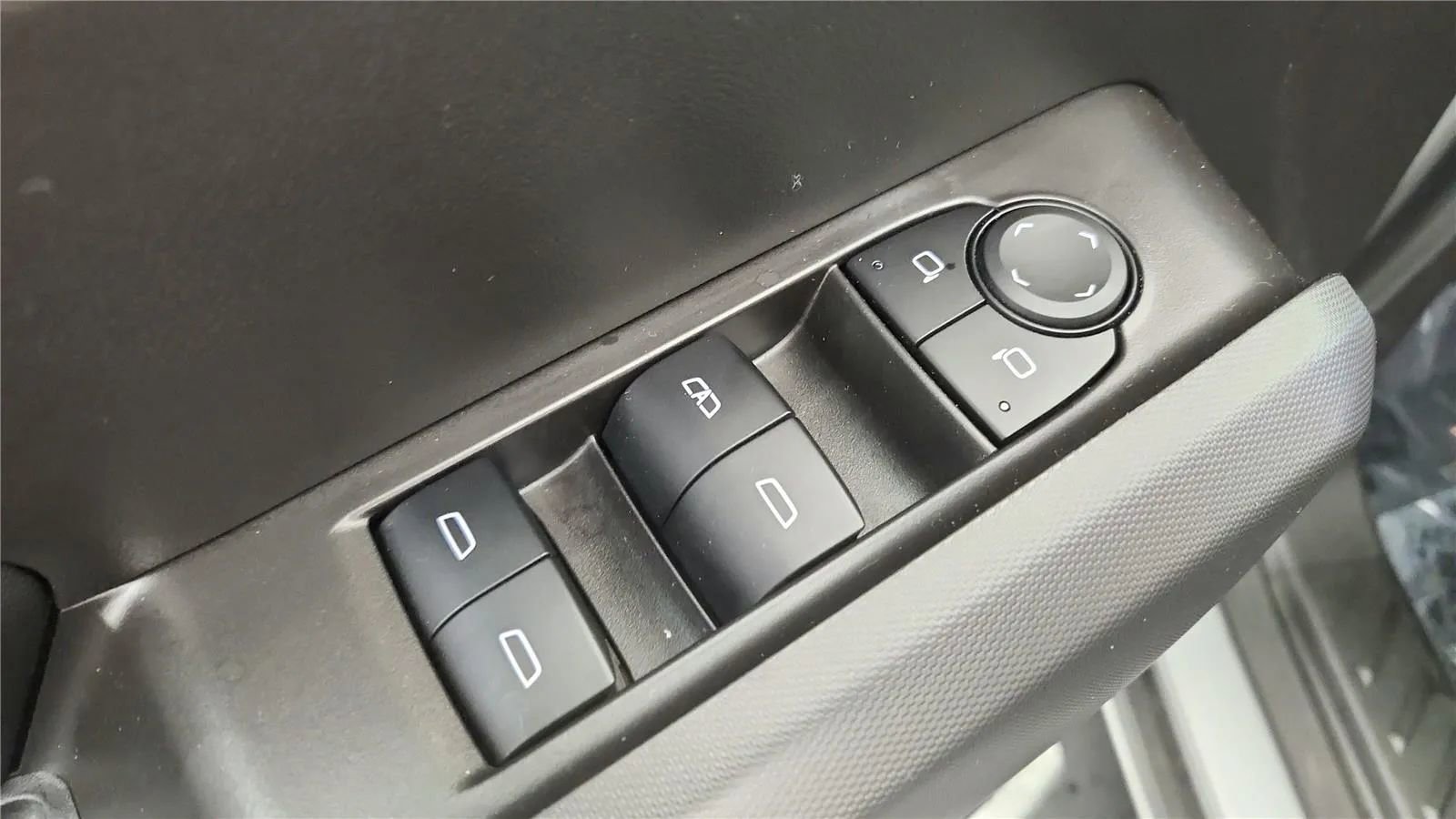 Used 2025 Chevrolet Colorado Trail Boss AWD/4WD image 31