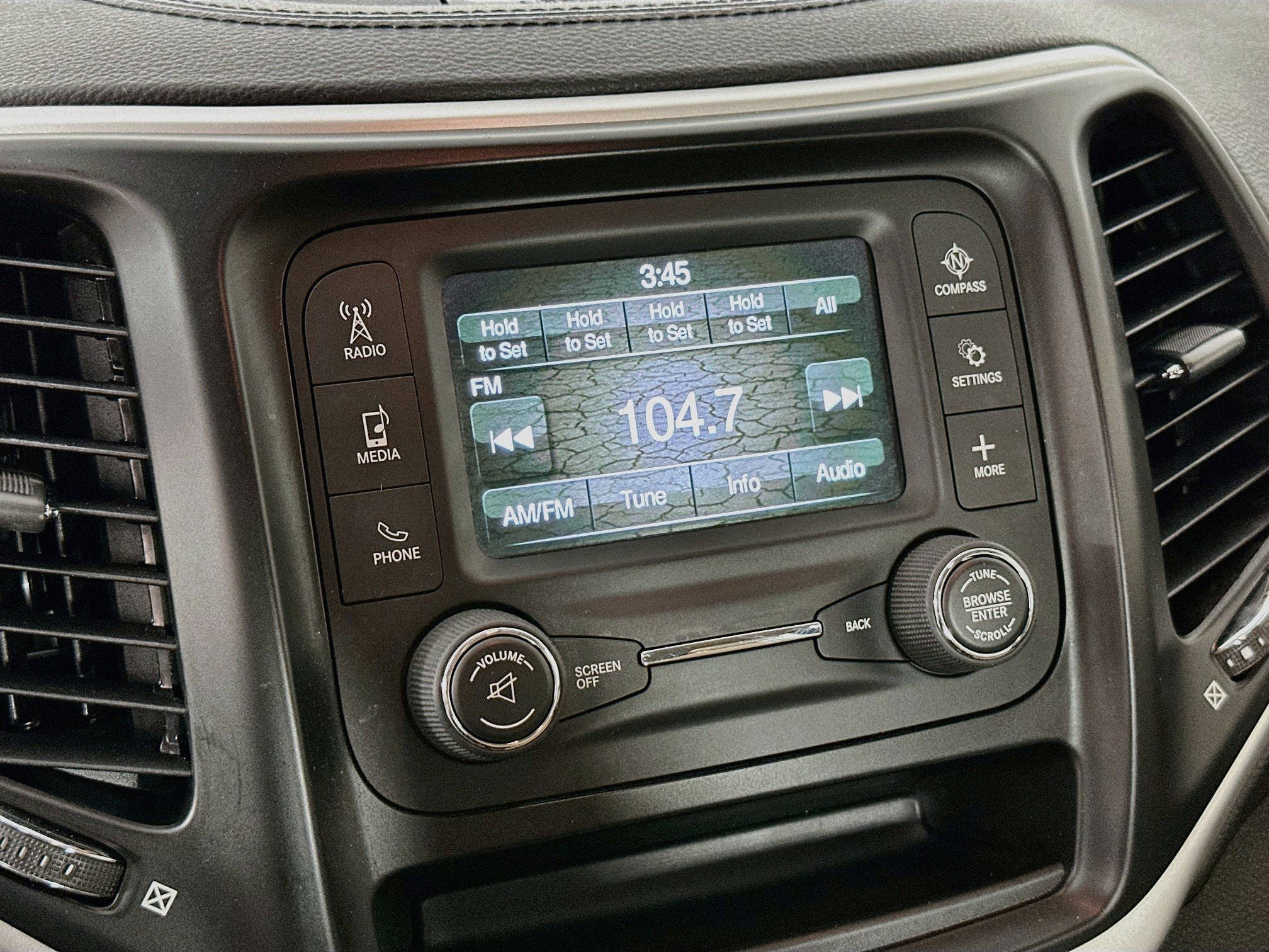 Used 2015 Jeep Cherokee Sport FWD image 19