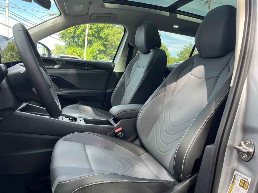 New 2025 Volkswagen Tiguan SE image 6