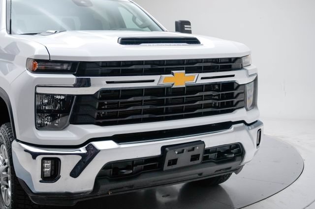 Used 2025 Chevrolet Silverado 2500 LT w/ Convenience Package AWD/4WD image 11