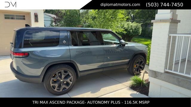 Used 2026 Rivian R1S Premium AWD/4WD image 5