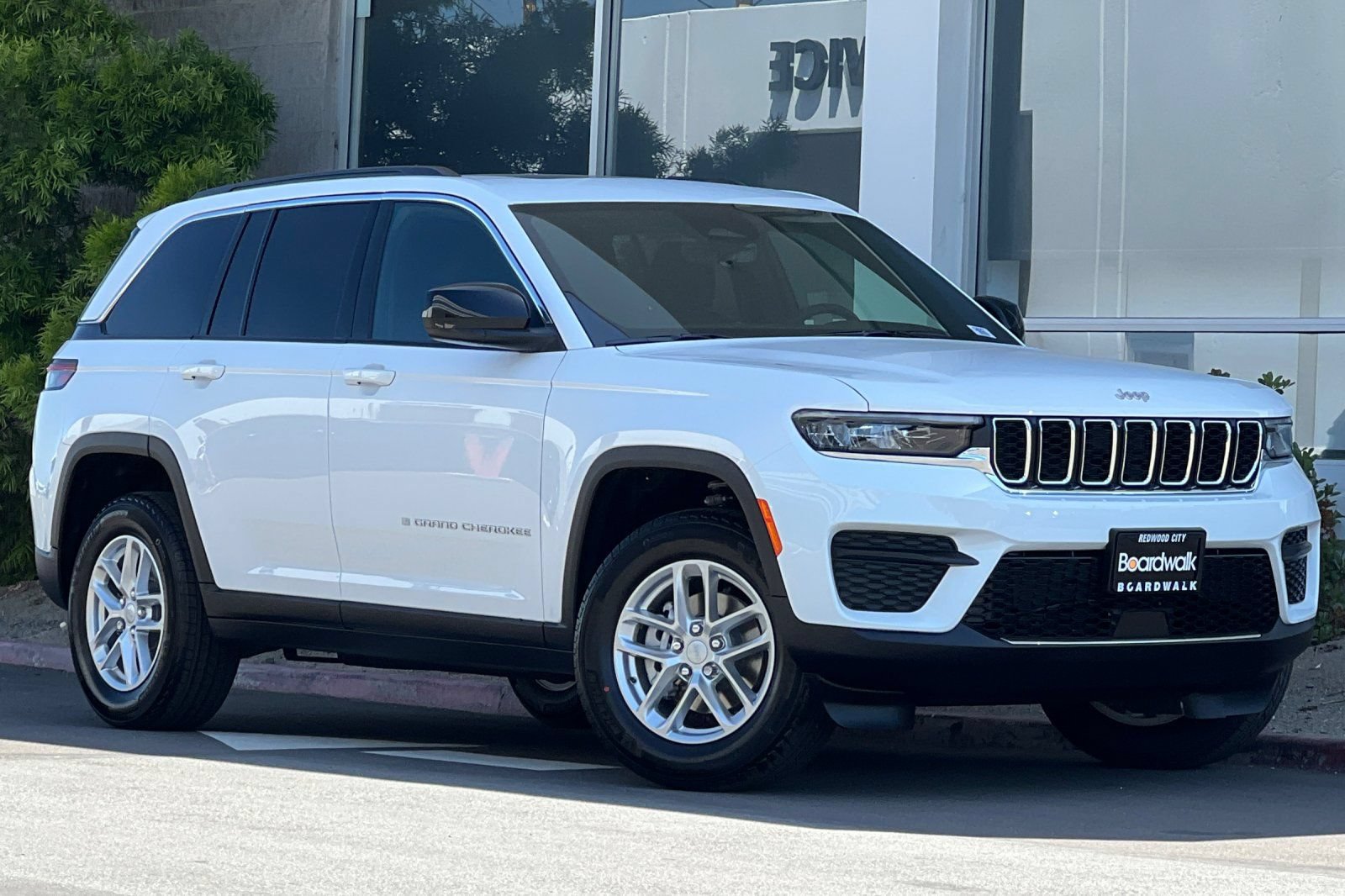 New 2026 Jeep Grand Cherokee Laredo X AWD/4WD image 2