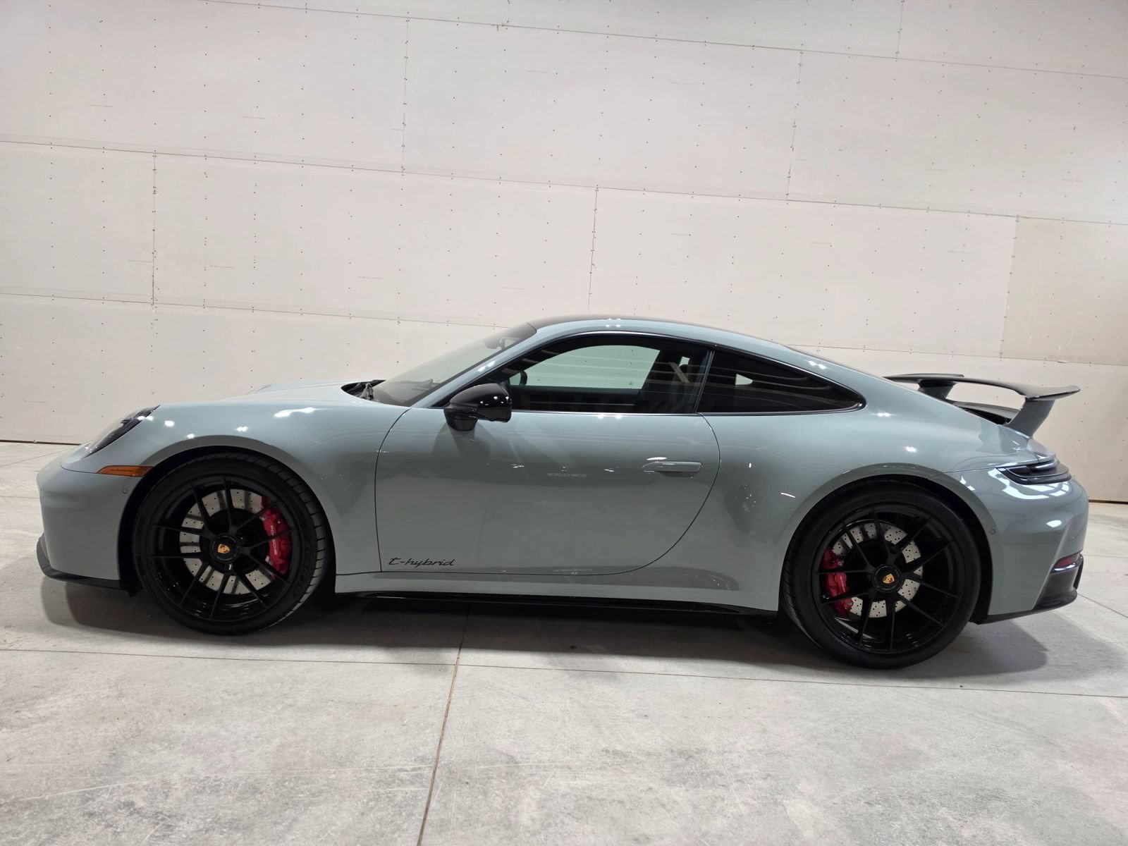 Used 2025 Porsche 911 Carrera 4 GTS AWD/4WD image 14
