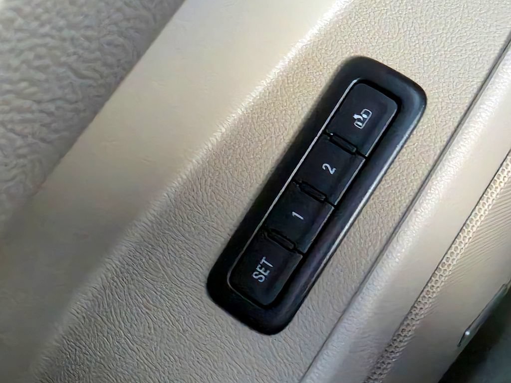 Used 2018 GMC Yukon Denali w/ Denali Ultimate Package AWD/4WD image 23